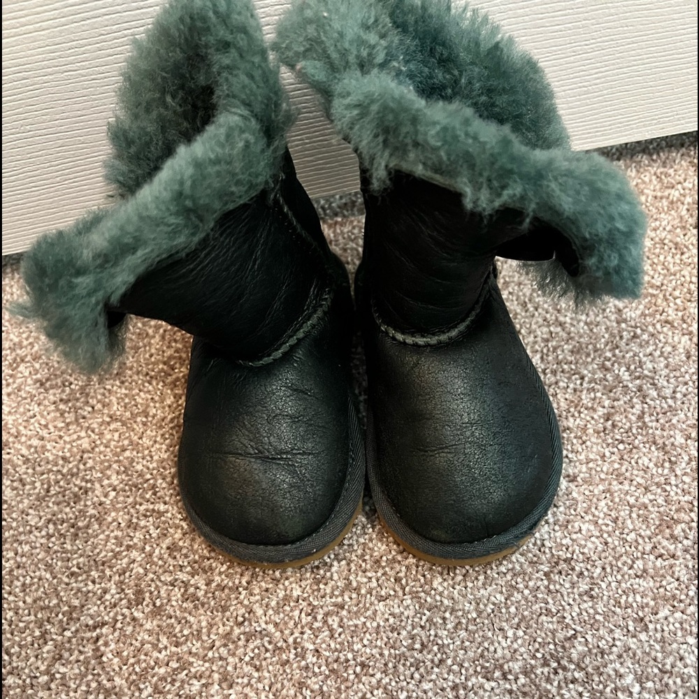 Ugg boots for toddler girl size 6